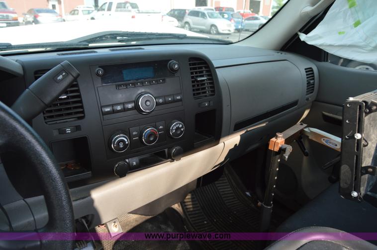 image for item F8327 2010 Chevrolet Silverado 1500 pickup truck