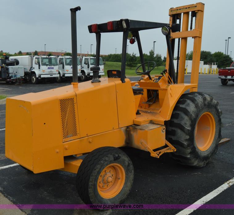 image for item F8333 1986 John Deere 482C rough terrain forklift