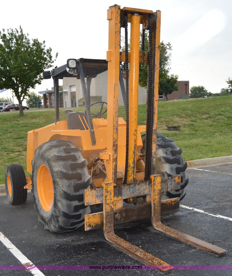 image for item F8333 1986 John Deere 482C rough terrain forklift