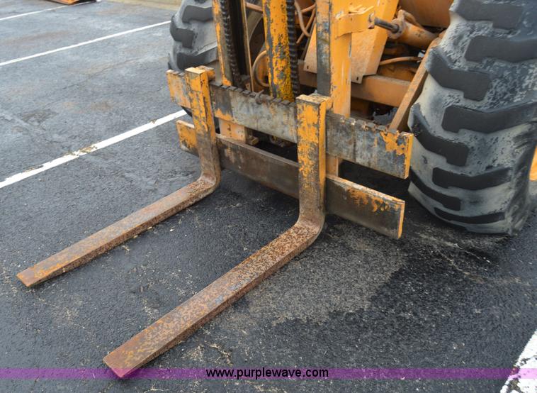 image for item F8333 1986 John Deere 482C rough terrain forklift