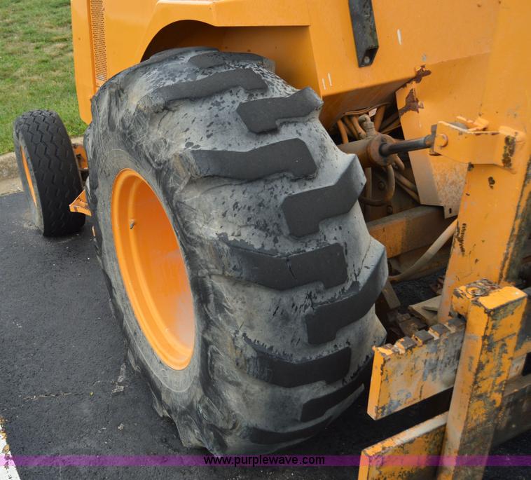 image for item F8333 1986 John Deere 482C rough terrain forklift