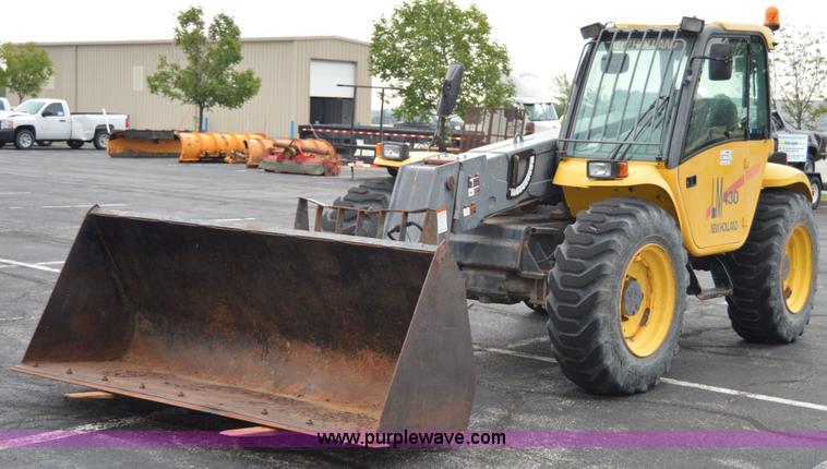 image for item F8334 2002 New Holland LM430 telehandler