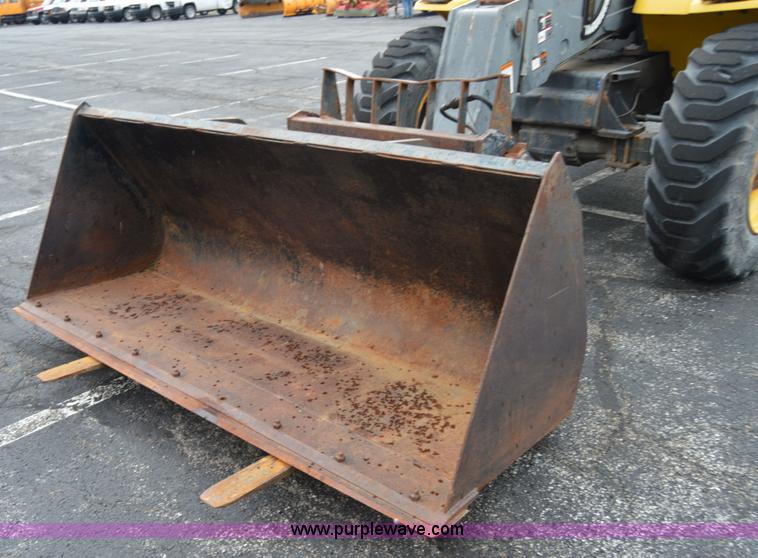 image for item F8334 2002 New Holland LM430 telehandler