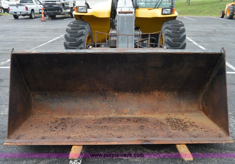 image for item F8334 2002 New Holland LM430 telehandler