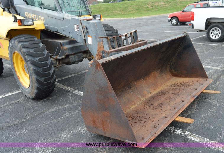 image for item F8334 2002 New Holland LM430 telehandler