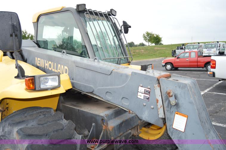 image for item F8334 2002 New Holland LM430 telehandler