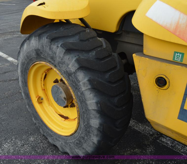 image for item F8334 2002 New Holland LM430 telehandler