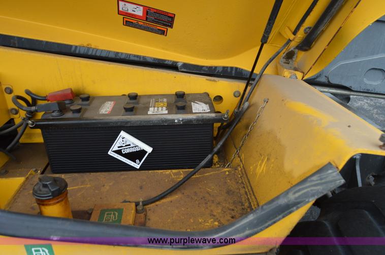 image for item F8334 2002 New Holland LM430 telehandler