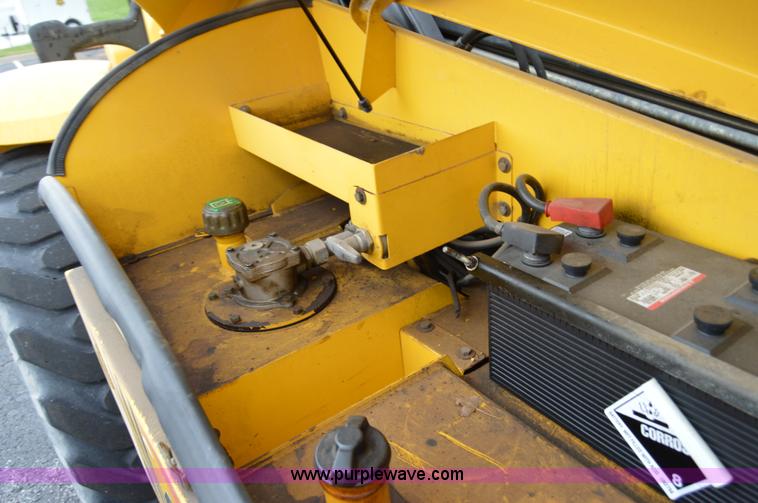 image for item F8334 2002 New Holland LM430 telehandler