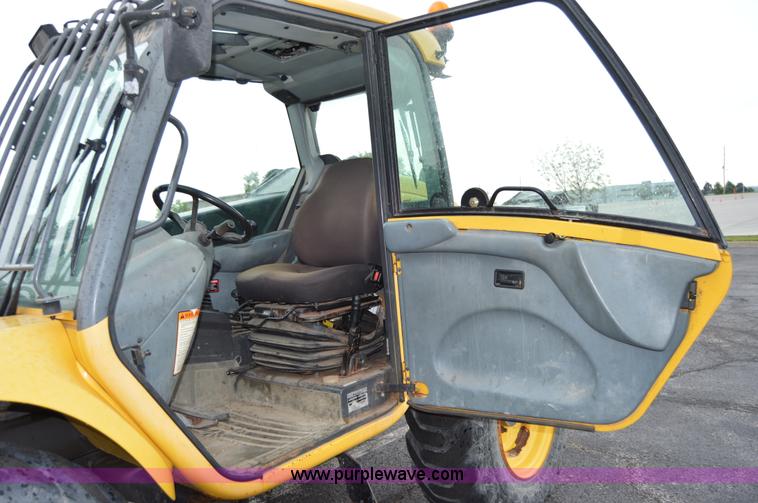 image for item F8334 2002 New Holland LM430 telehandler
