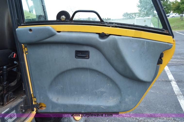 image for item F8334 2002 New Holland LM430 telehandler