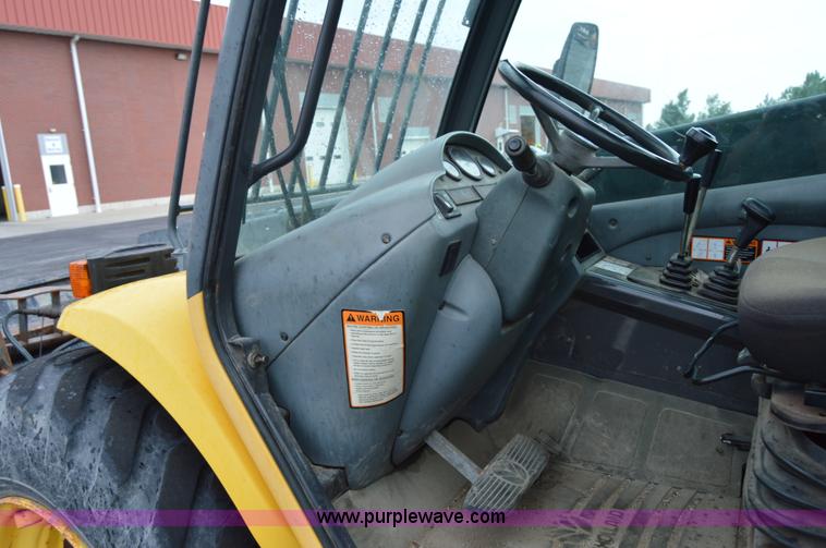 image for item F8334 2002 New Holland LM430 telehandler