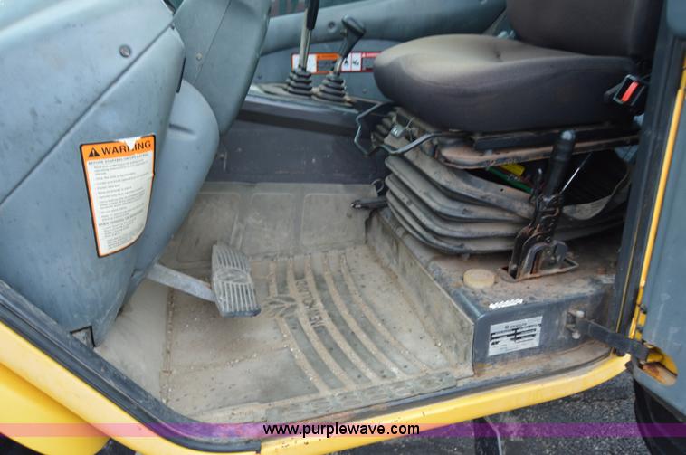 image for item F8334 2002 New Holland LM430 telehandler