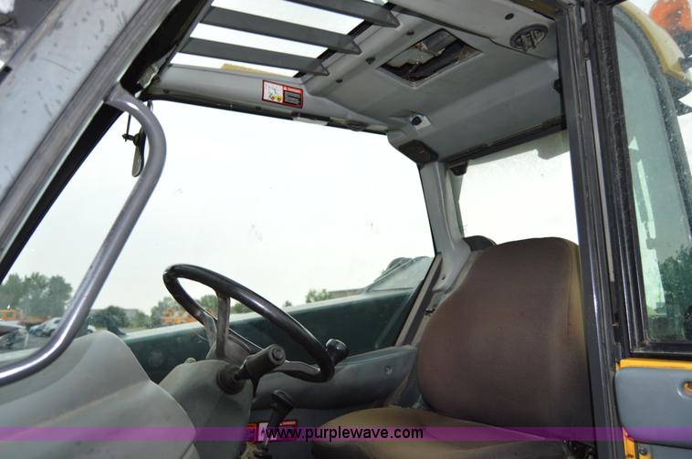 image for item F8334 2002 New Holland LM430 telehandler