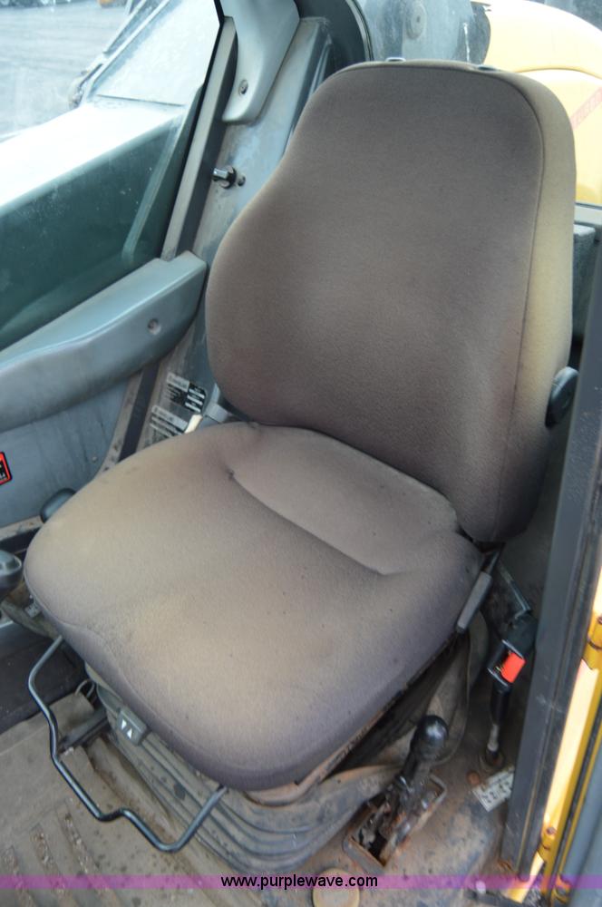 image for item F8334 2002 New Holland LM430 telehandler