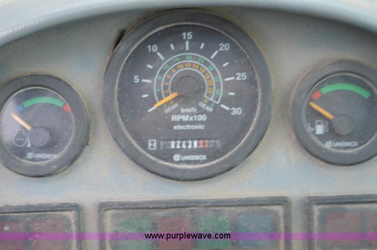 image for item F8334 2002 New Holland LM430 telehandler