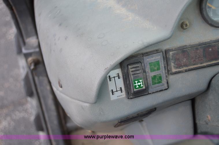 image for item F8334 2002 New Holland LM430 telehandler