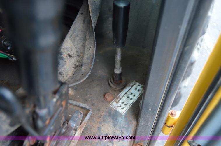 image for item F8334 2002 New Holland LM430 telehandler