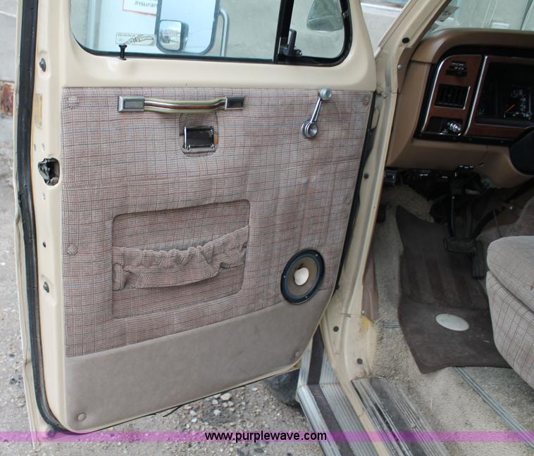 image for item G8166 1986 Ford Econoline E350 RV