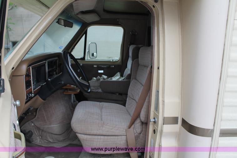 image for item G8166 1986 Ford Econoline E350 RV
