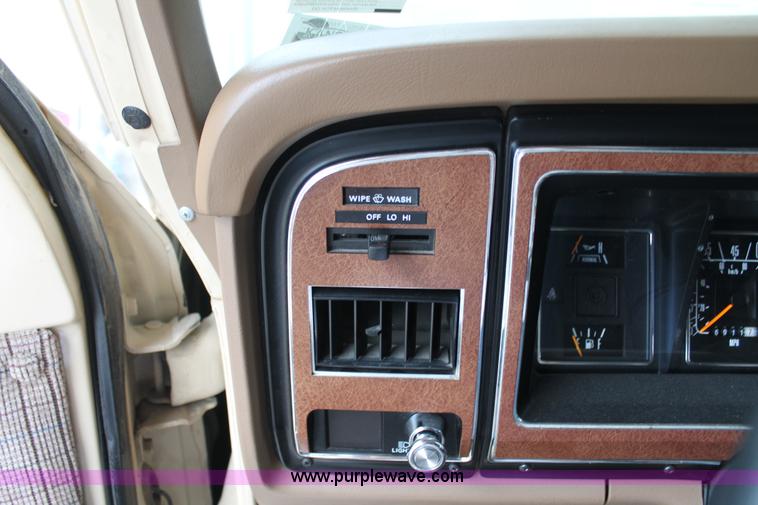 image for item G8166 1986 Ford Econoline E350 RV