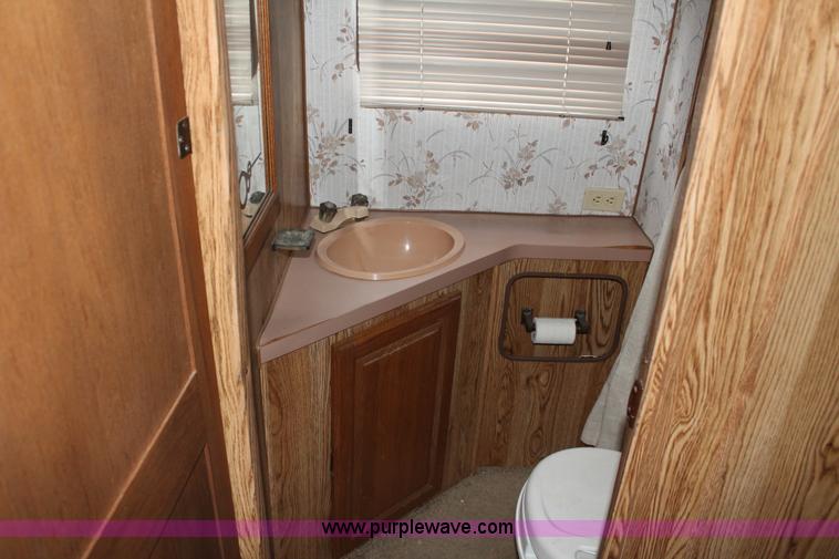 image for item G8166 1986 Ford Econoline E350 RV