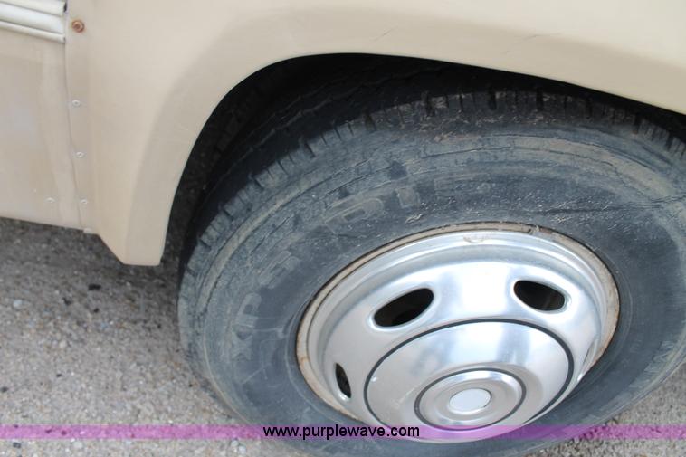 image for item G8166 1986 Ford Econoline E350 RV