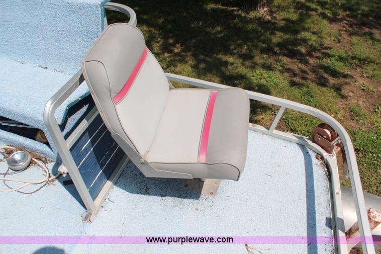 image for item H2518 Harris 200AP 20' pontoon boat