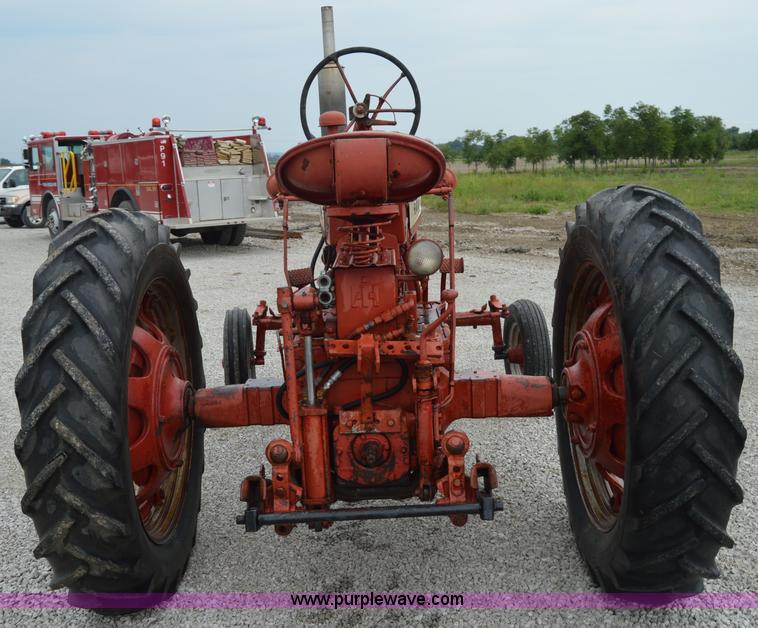 image for item H2789 Mccormick Farmall 400 tractor