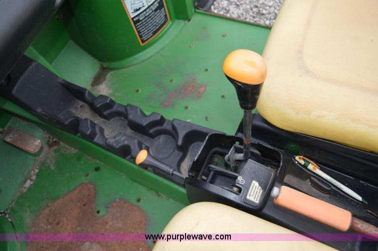 image for item H2793 2006 John Deere HPX Gator