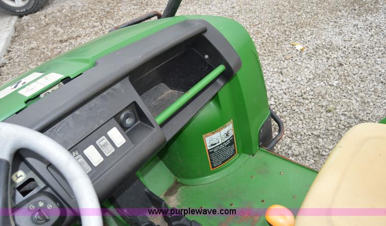 image for item H2793 2006 John Deere HPX Gator