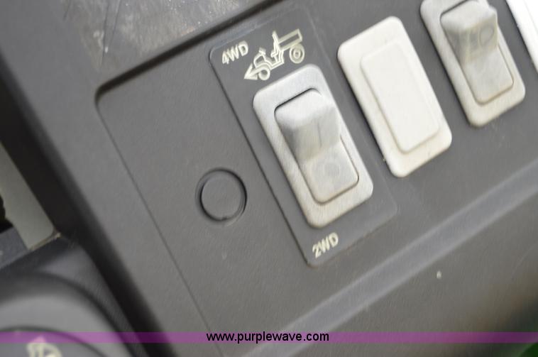 image for item H2793 2006 John Deere HPX Gator