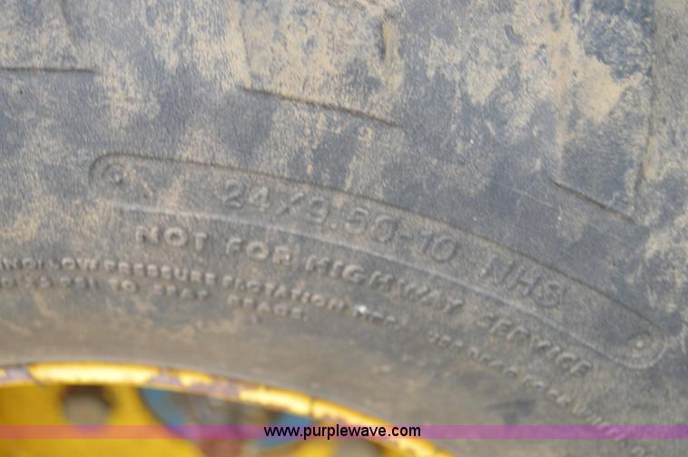 image for item H2793 2006 John Deere HPX Gator