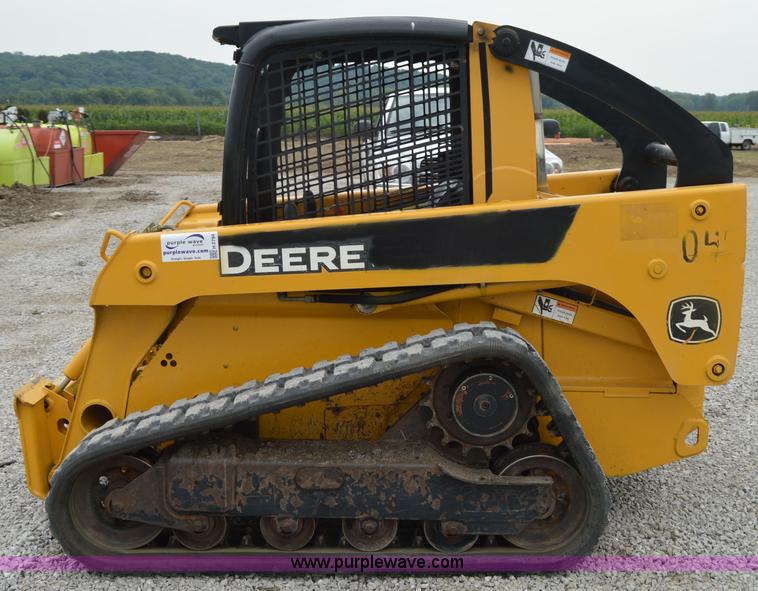 image for item H2794 2007 John Deere 320 skid steer