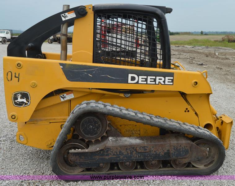 image for item H2794 2007 John Deere 320 skid steer
