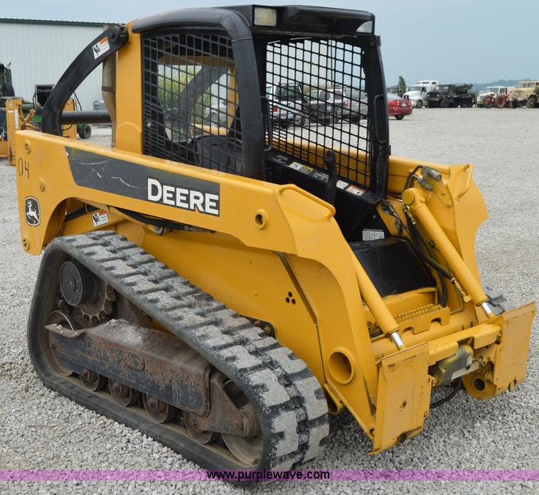 image for item H2794 2007 John Deere 320 skid steer