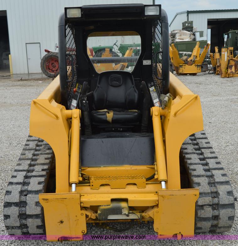 image for item H2794 2007 John Deere 320 skid steer