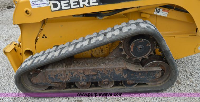 image for item H2794 2007 John Deere 320 skid steer