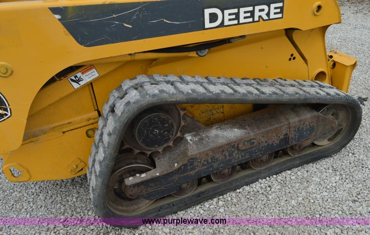 image for item H2794 2007 John Deere 320 skid steer