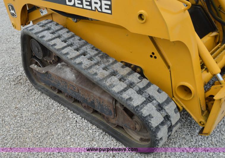 image for item H2794 2007 John Deere 320 skid steer