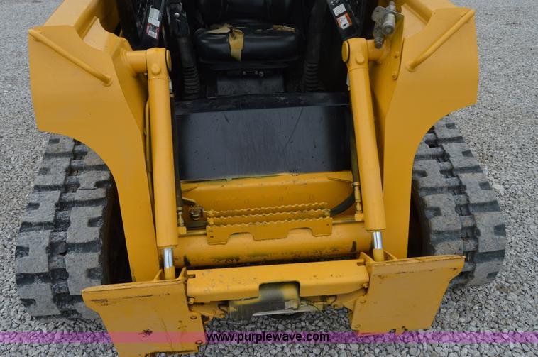 image for item H2794 2007 John Deere 320 skid steer