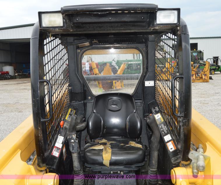 image for item H2794 2007 John Deere 320 skid steer