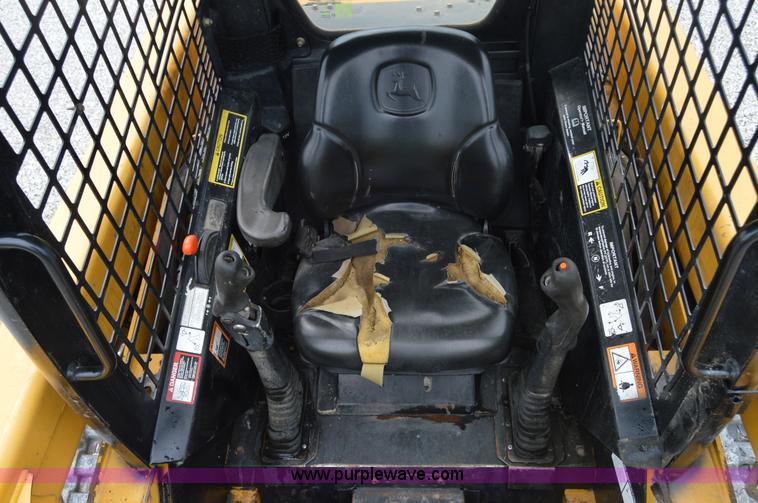 image for item H2794 2007 John Deere 320 skid steer