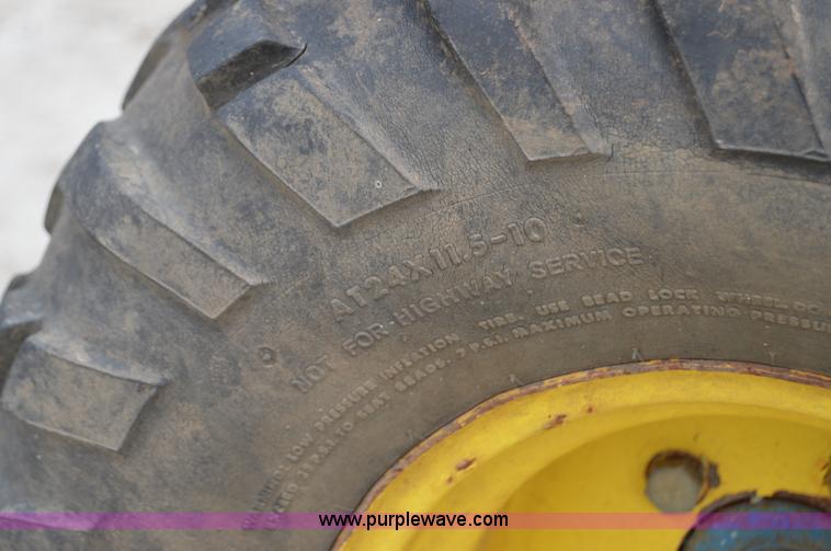 image for item H2795 2006 John Deere HPX Gator