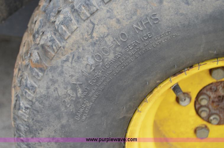 image for item H2795 2006 John Deere HPX Gator