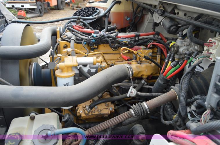 image for item H2798 2005 Freightliner Business Class M2 cab and chassis