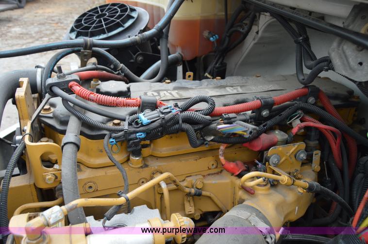 image for item H2798 2005 Freightliner Business Class M2 cab and chassis