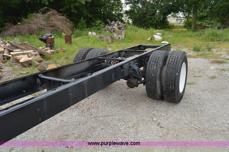 image for item H2798 2005 Freightliner Business Class M2 cab and chassis