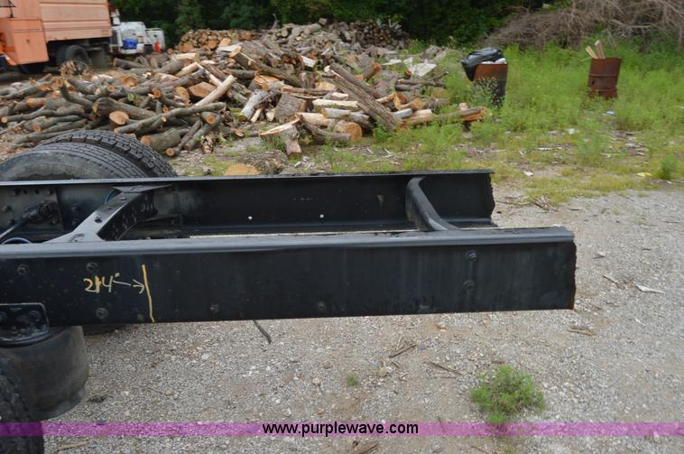 image for item H2798 2005 Freightliner Business Class M2 cab and chassis