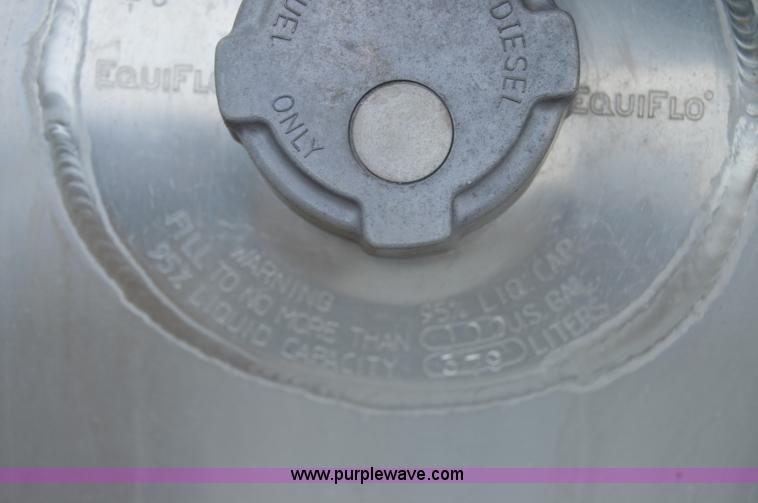 image for item H2798 2005 Freightliner Business Class M2 cab and chassis